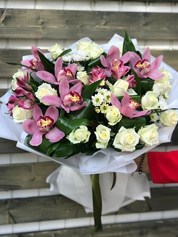 Букет цветов из: Розы и Хризантемы в Сива