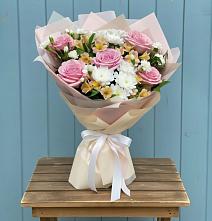 Букет цветов из:  Гвоздики, Орхидеи и Розы в Сива