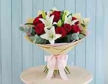 Букет цветов из:  Лилии и Розы в Сива