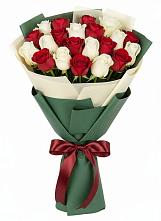 Букет Микс из красных и белых роз в Сива