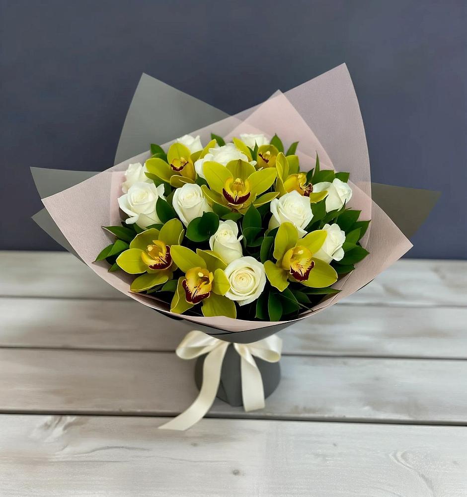 Букет цветов из: Орхидеи и Розы в Сива