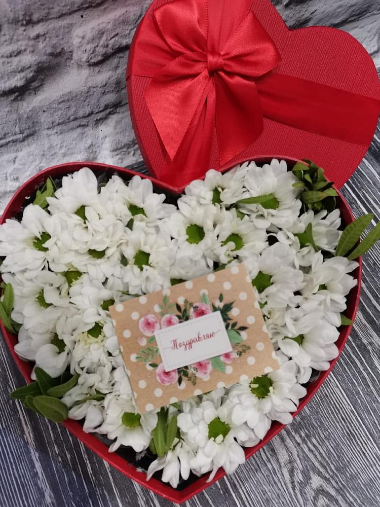 Цветочная композиция из Хризантемы в виде сердца в Сива