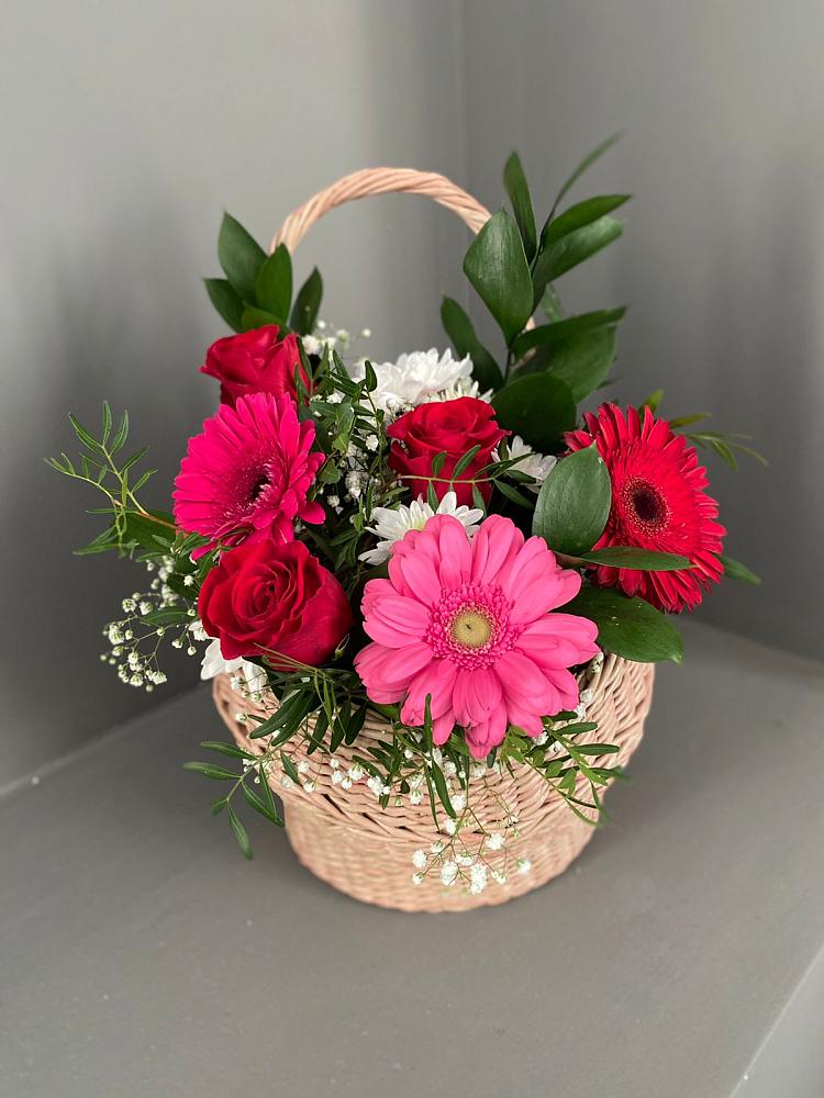 Цветочная композиция из Розы, Хризантемы и Герберы в корзине в Сива