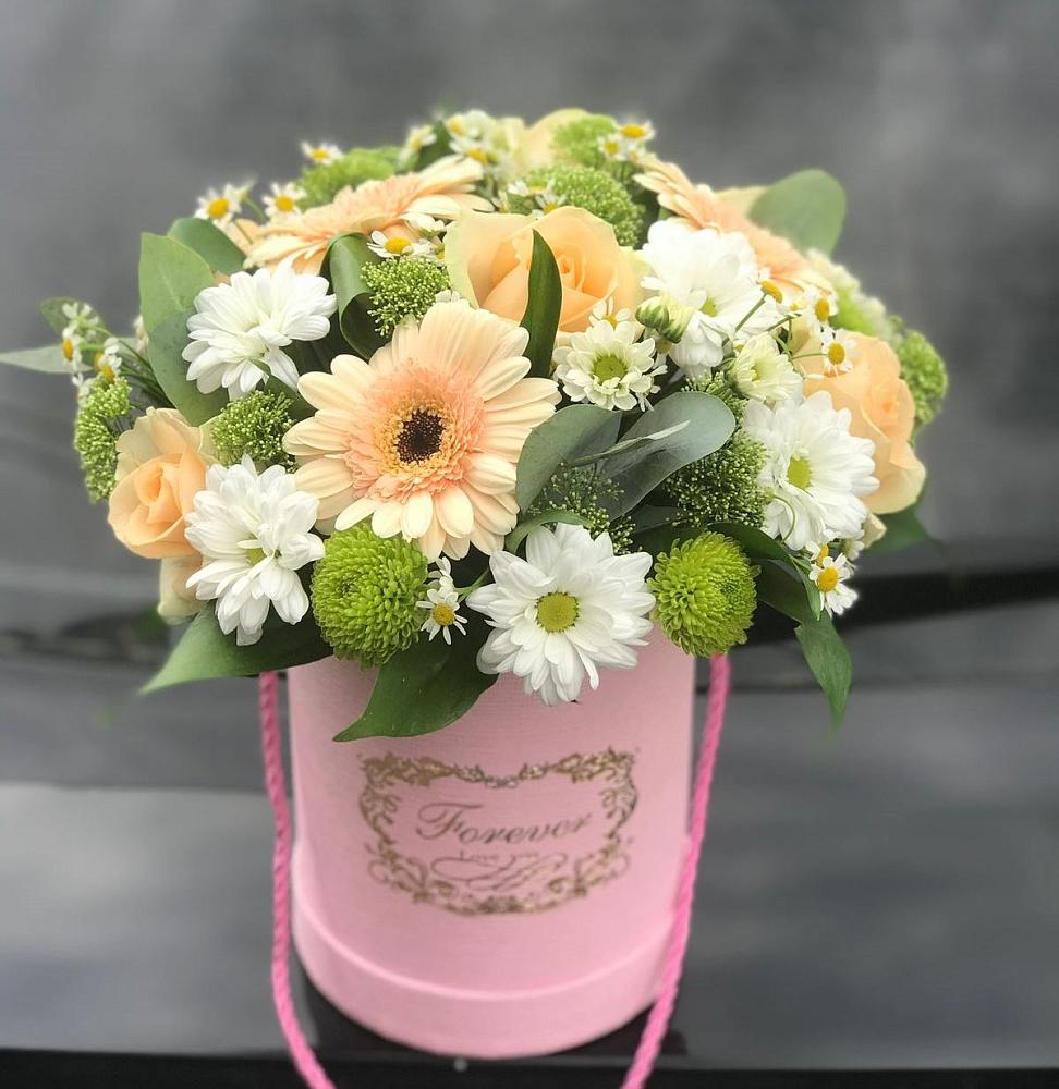 Цветочная композиция из Розы, Герберы и Хризантемы в шляпной коробке в Сива